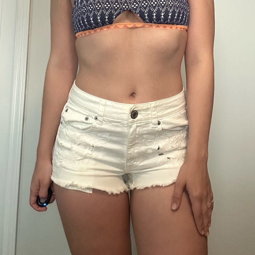 American Eagle Shortie White Shorts